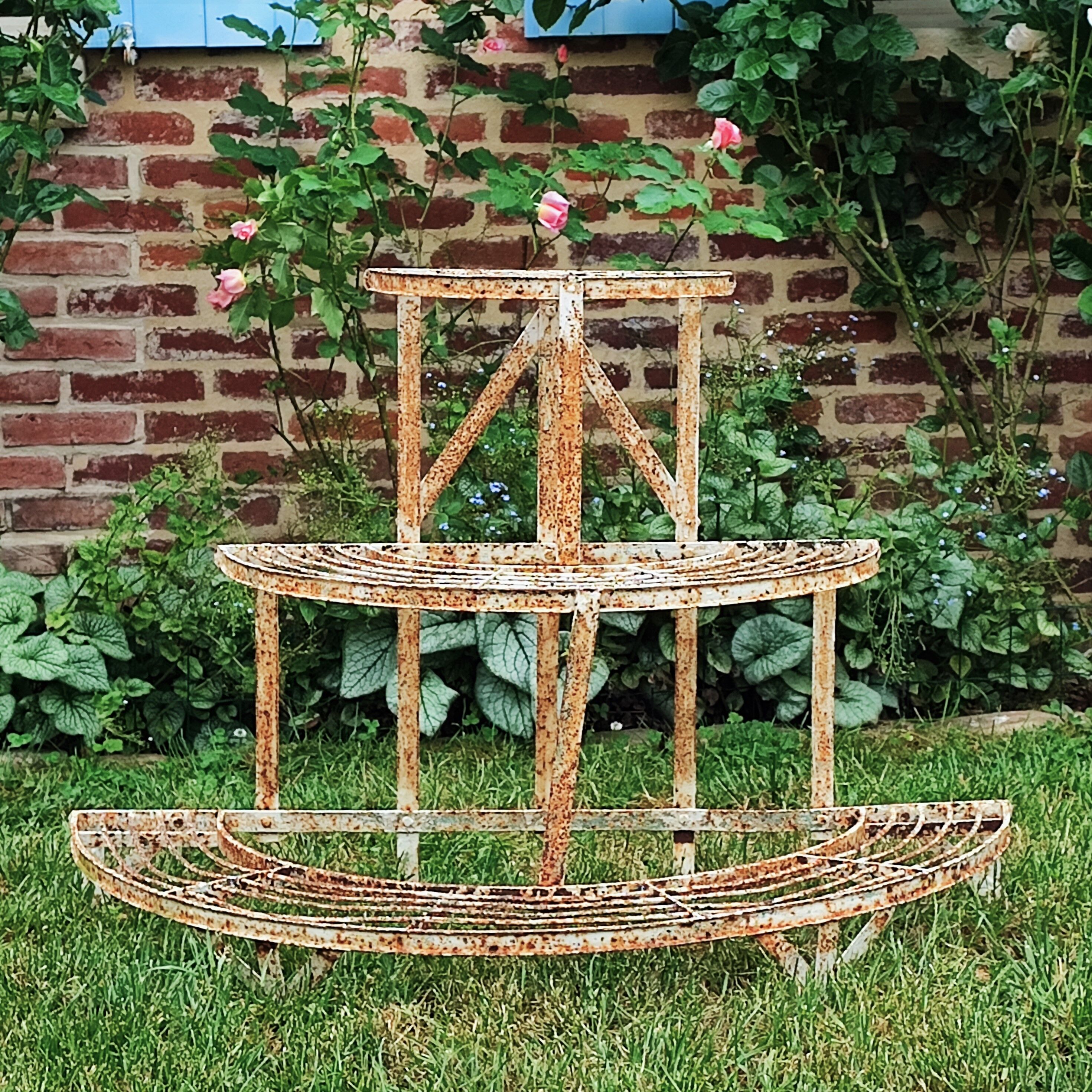Half-moon florist plant holder