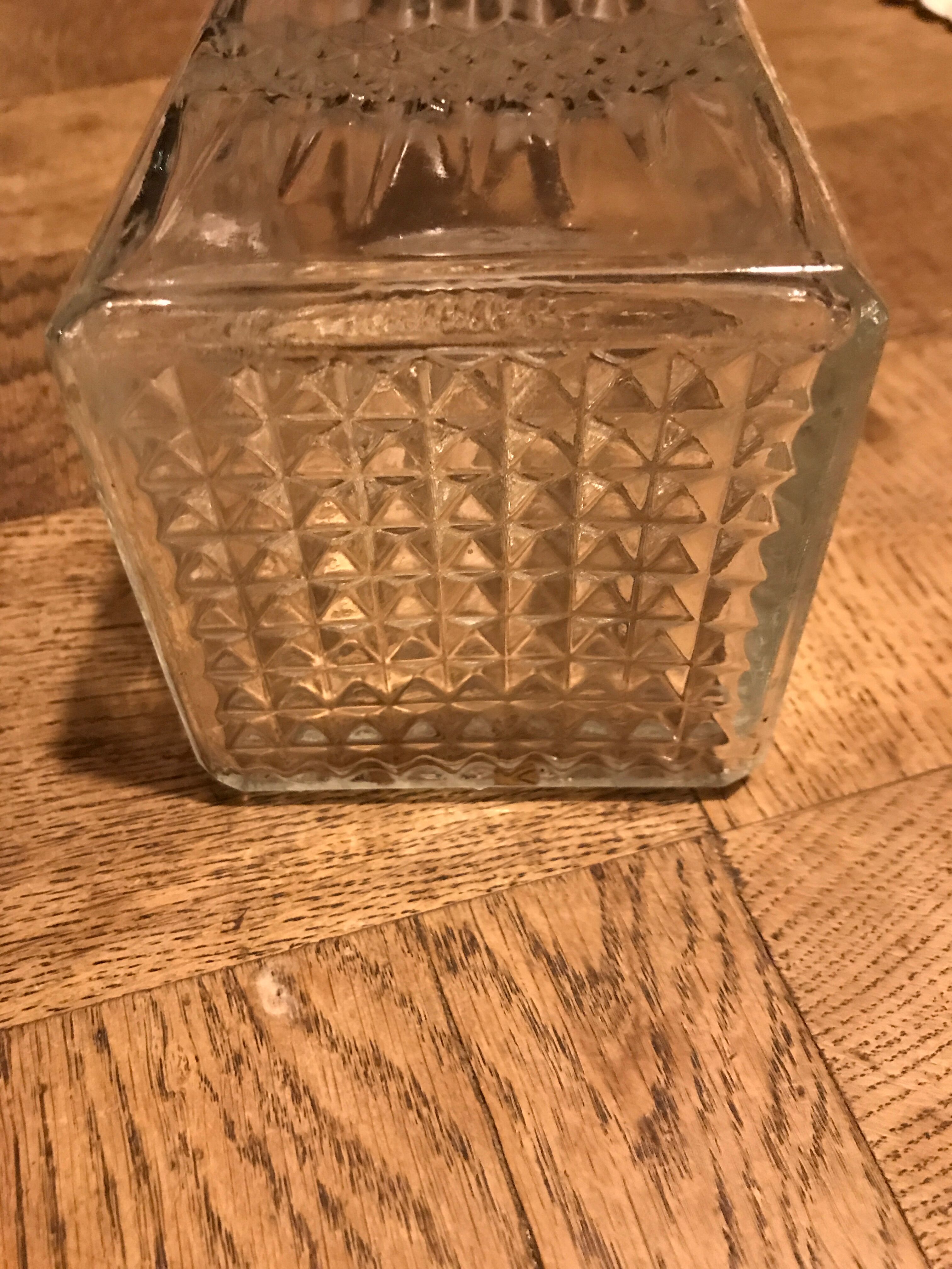 Carafe chiseled glass