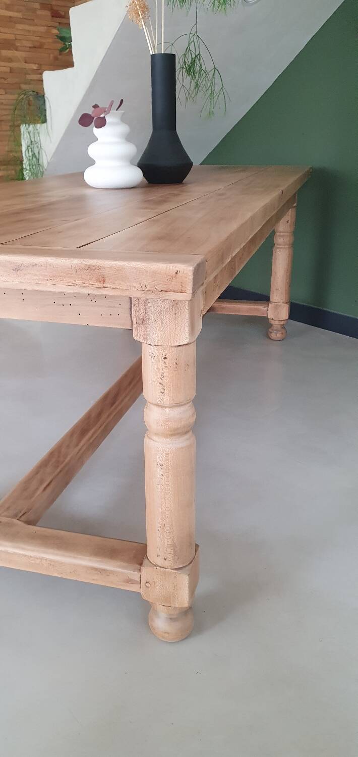 Farm table