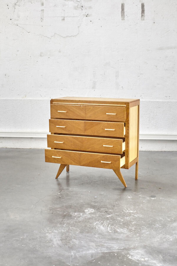 Dresser feet compass