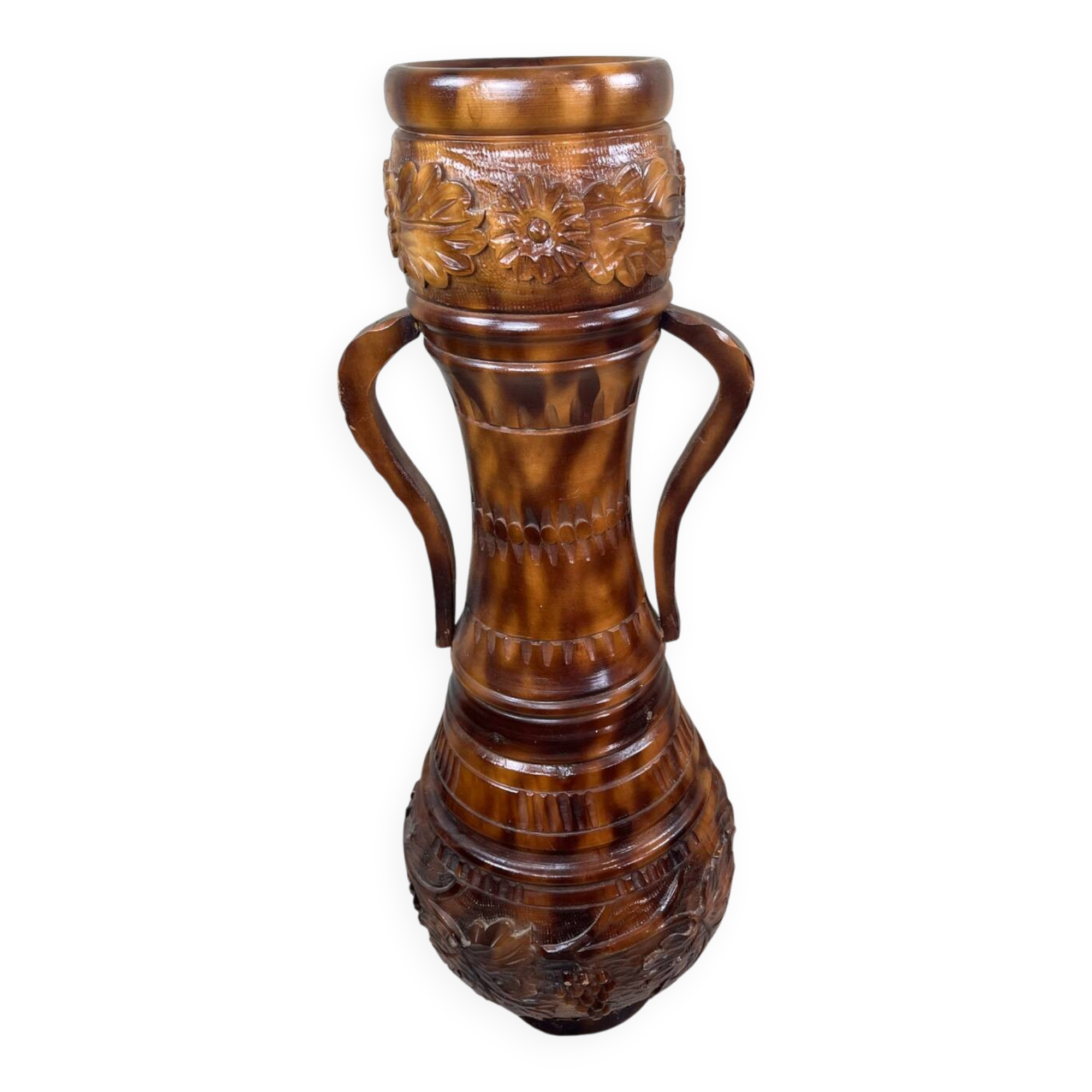 Important carved wooden jar