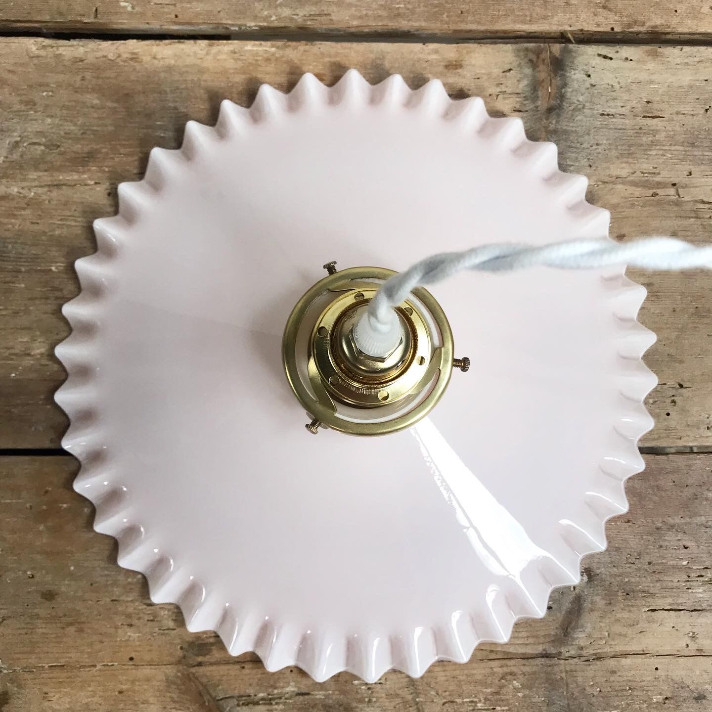 Pink opaline suspension