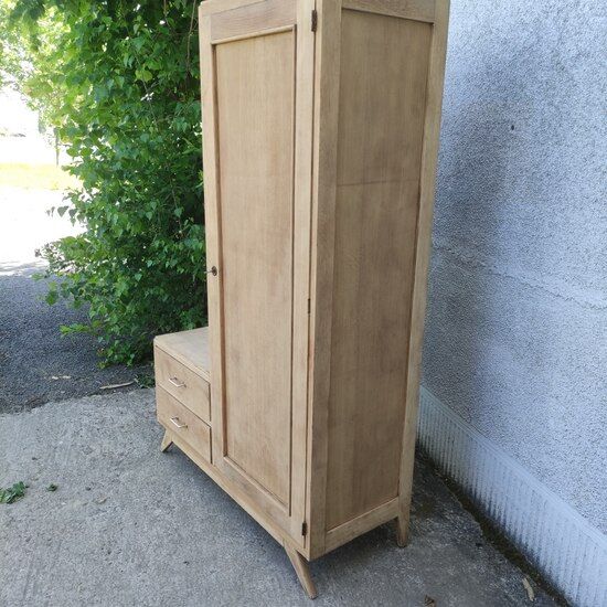 Asymmetrical cabinet