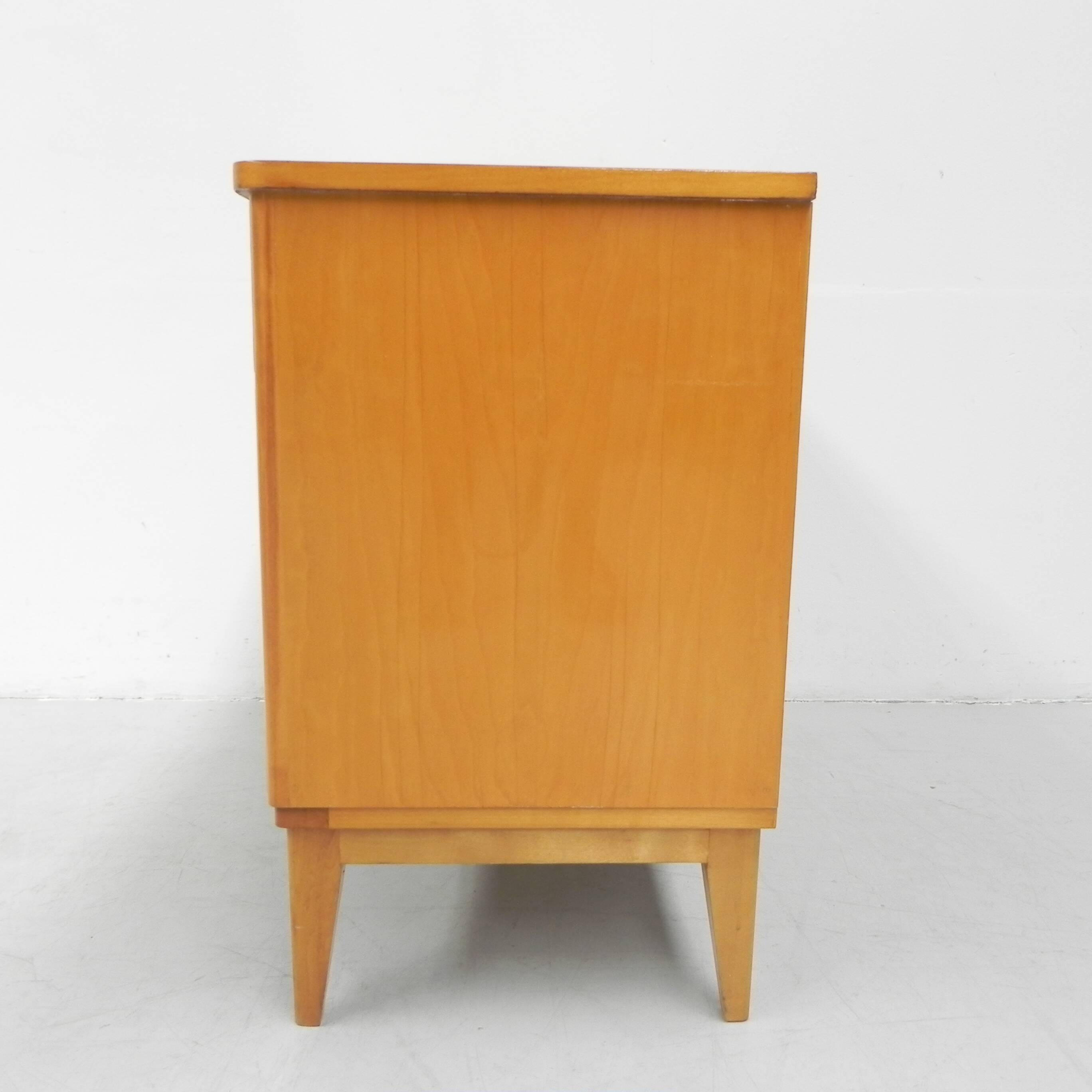 Vintage chest of drawers with 3 drawers