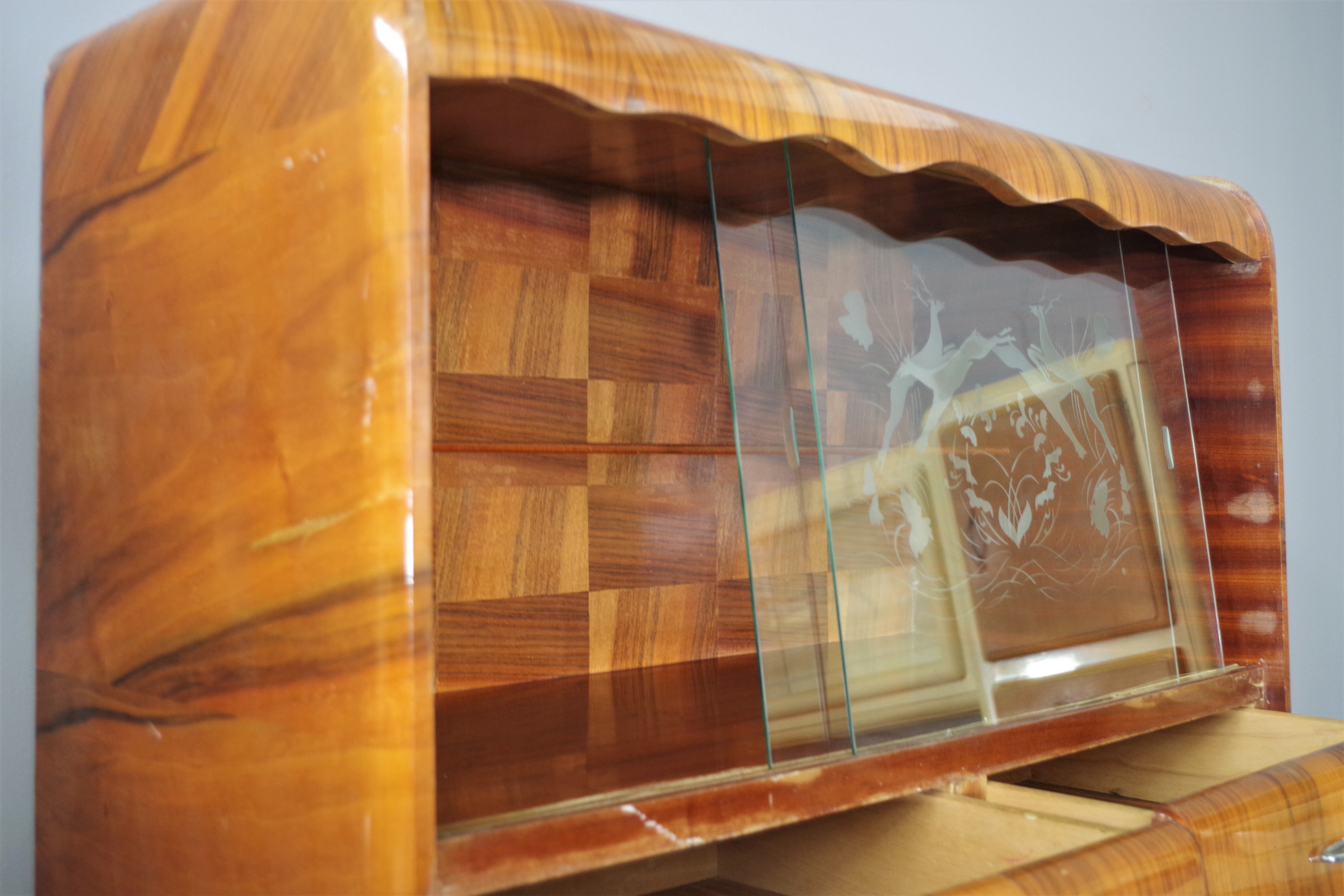 Rounded furniture from the 1950s in cherry veneer