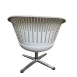 Steelcase I2i swivel armchair with tablet.