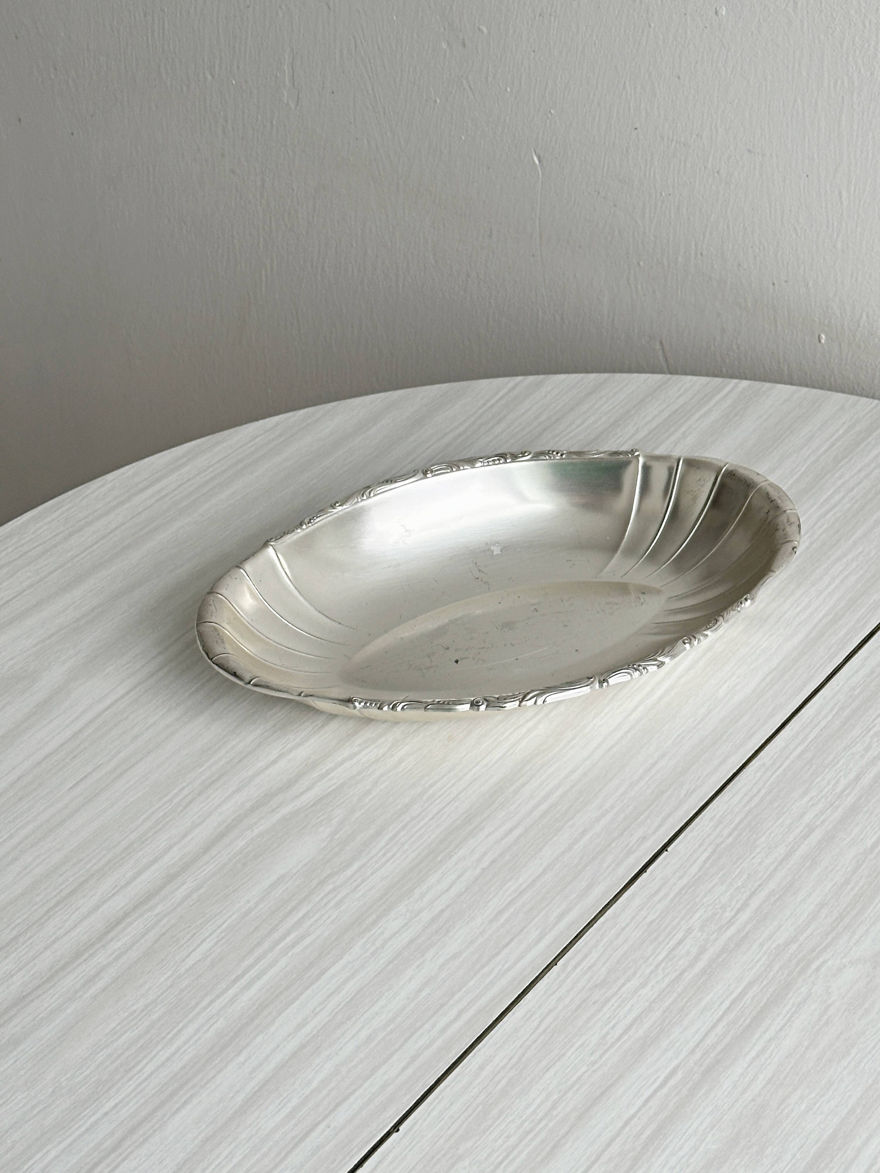 Shiny lightweight metal plate