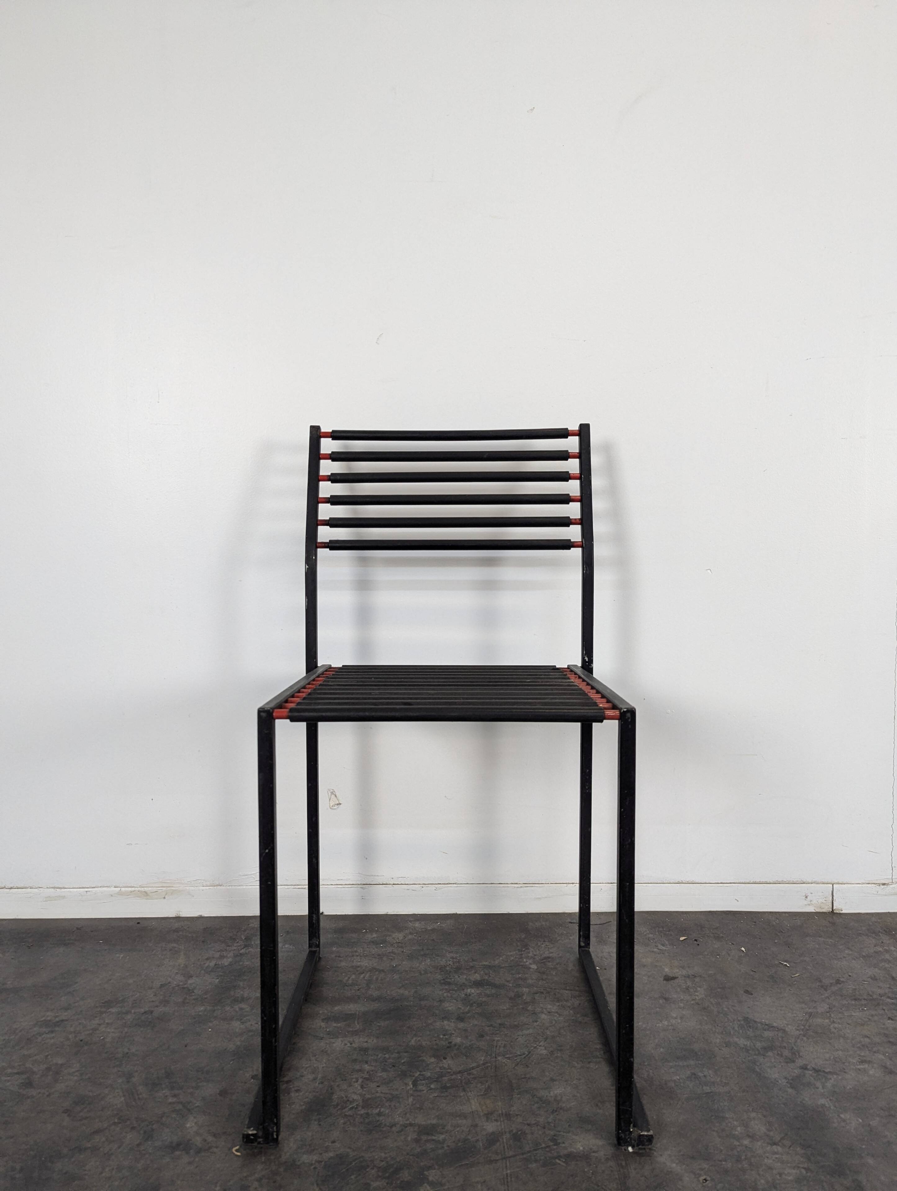 Série de 4 chaises style Memphis