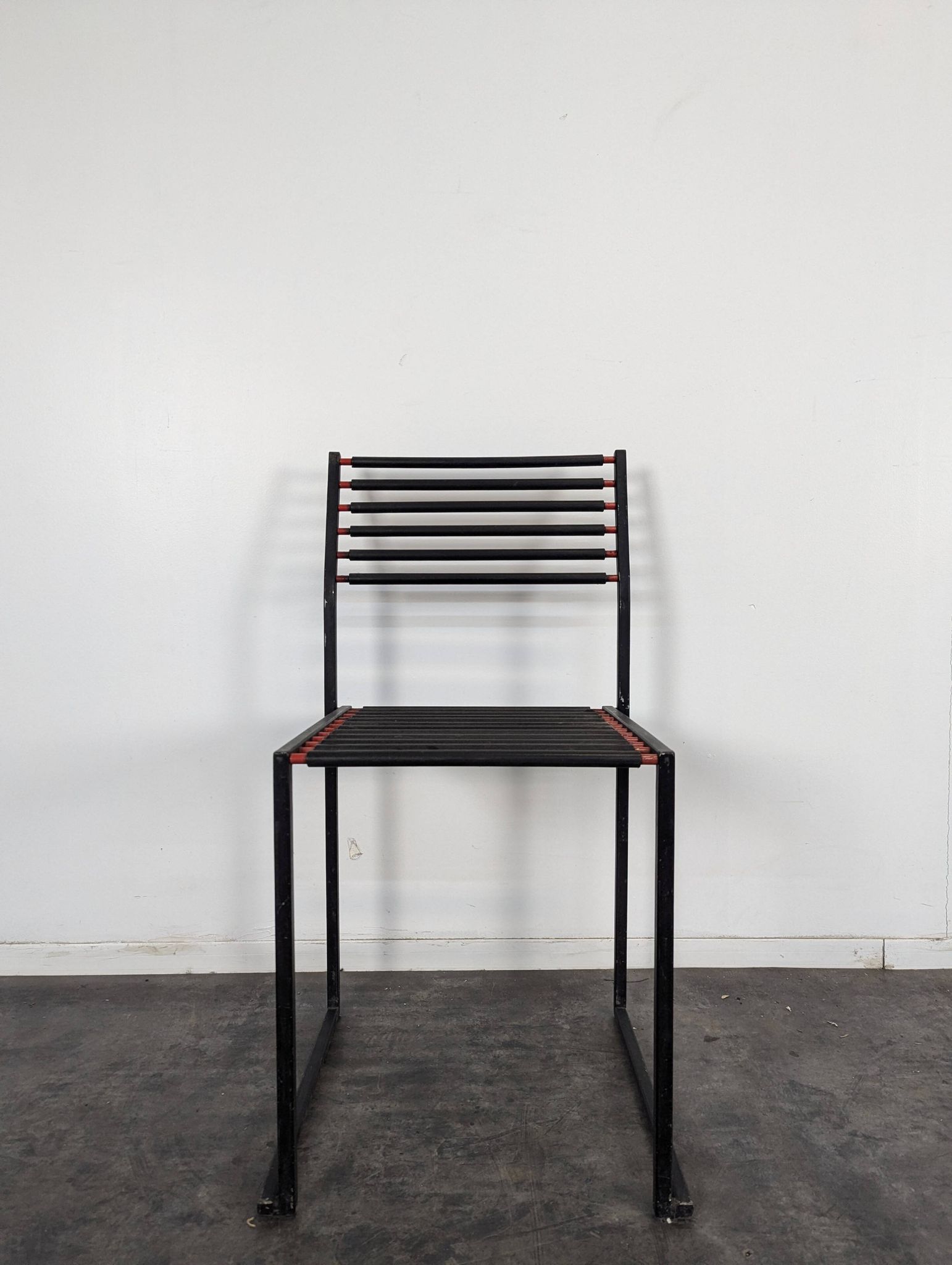 Set of 4 Memphis style chairs