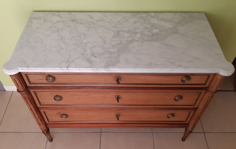 Louis XVI style chest of drawers in solid fruit wood.