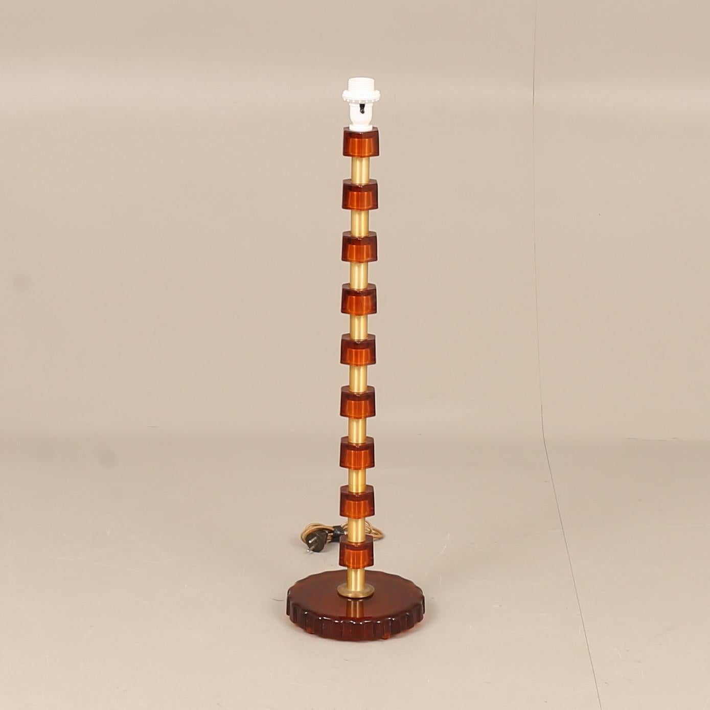Lampe de Nybro Armaturfabrik Verre moulé clair et laiton Signée Suède 1960