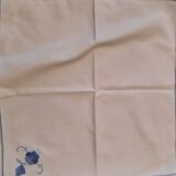 Nappe brodée main bleue avec 12 serviettes