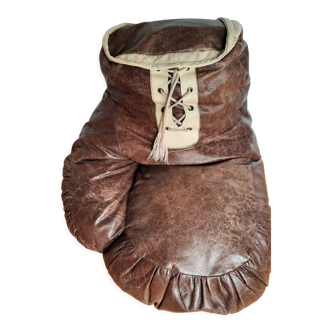 Boxing glove pouf Ueli shepherd