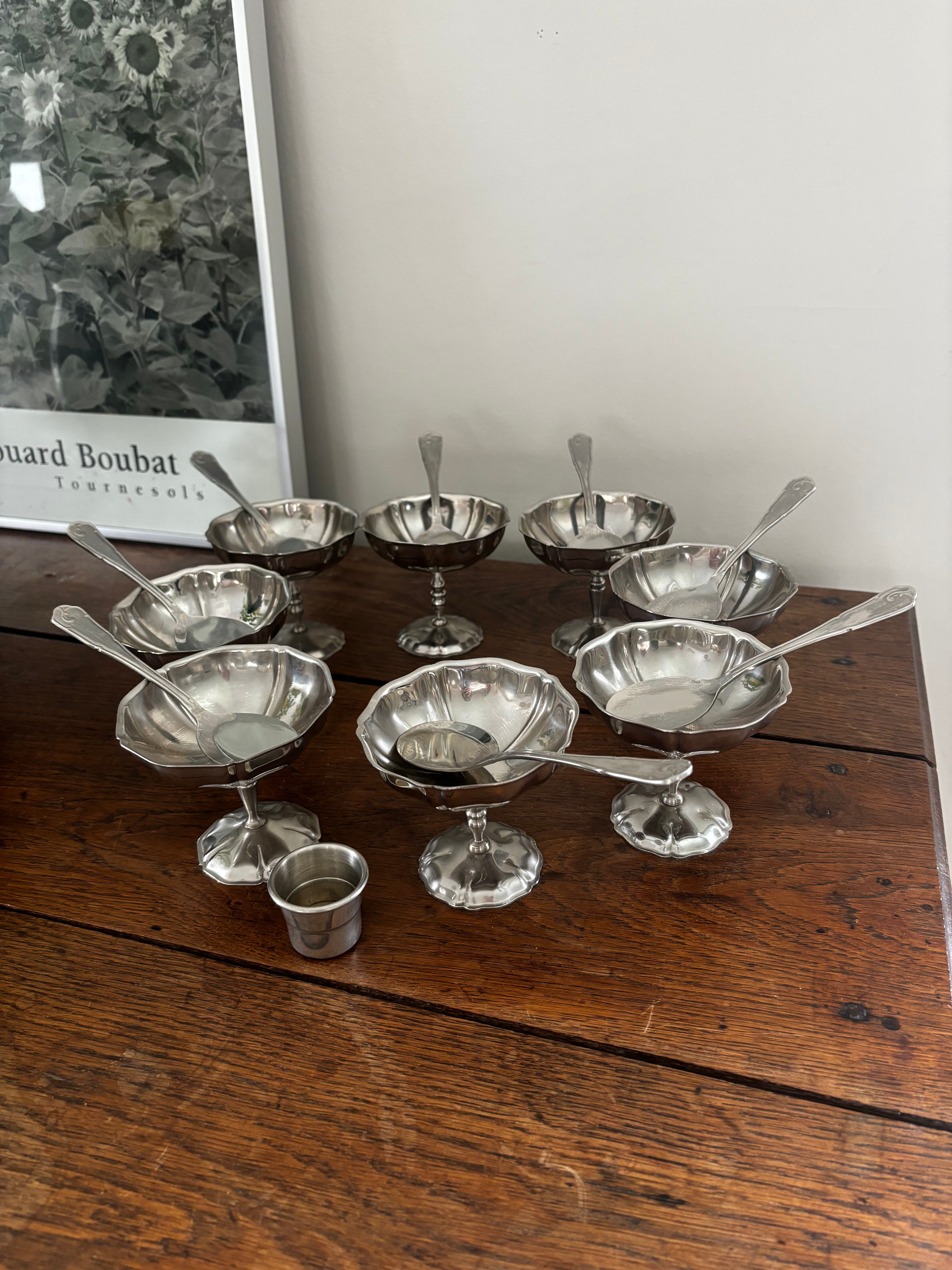 Lot de 8 coupes à glace en inox finement ciselées