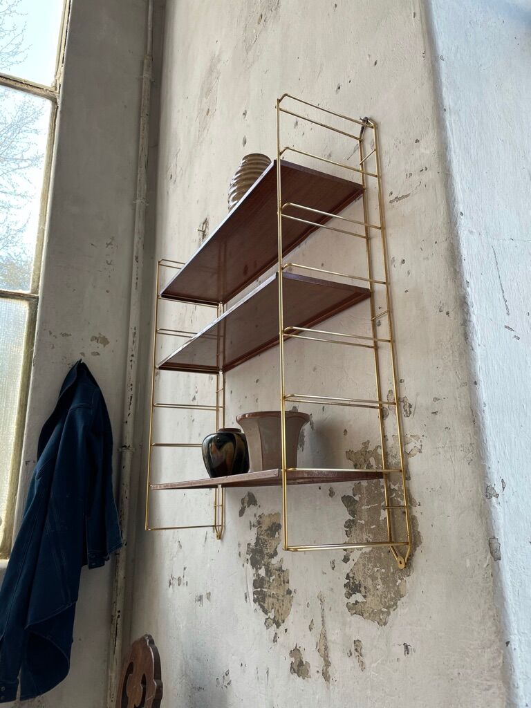 String-type wall shelf