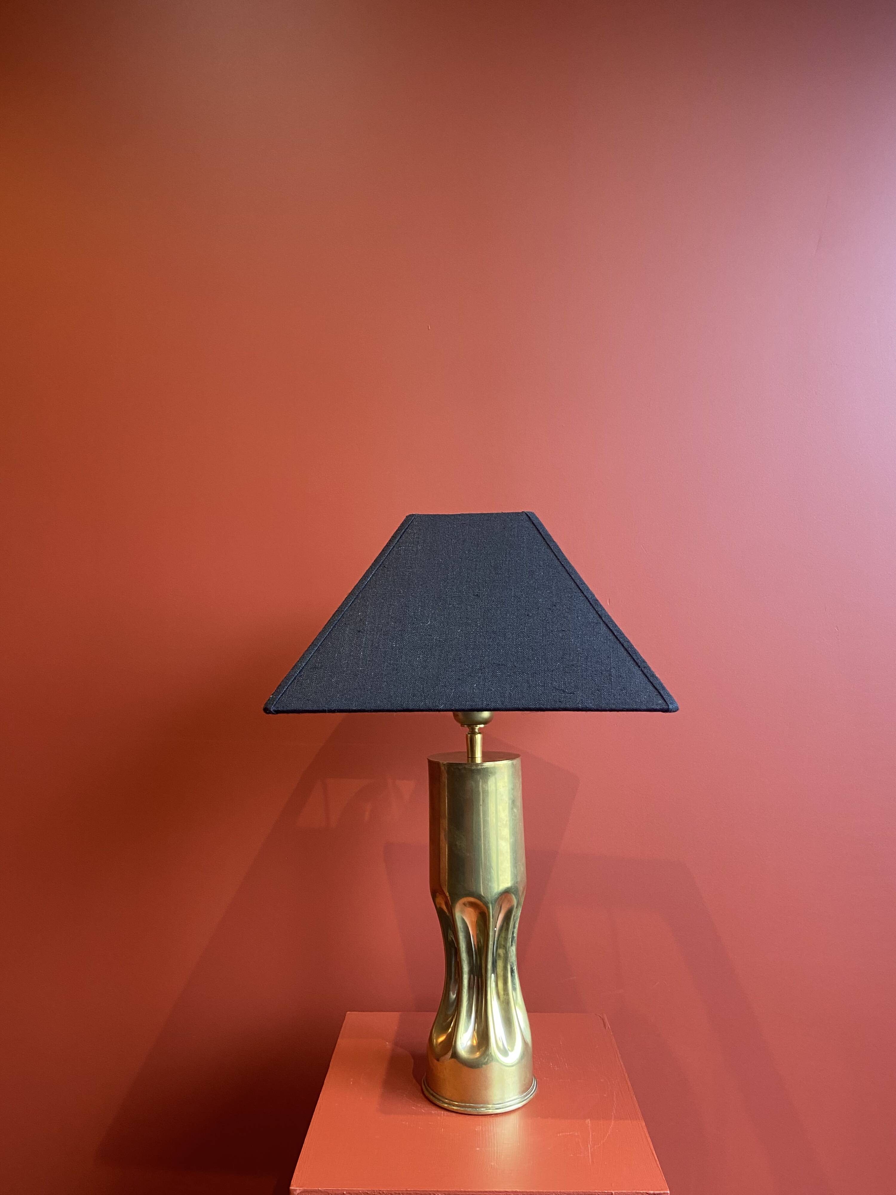 Brass shell socket lamp from the 1st WW, black pyramidal lampshade in Carlucci linen.