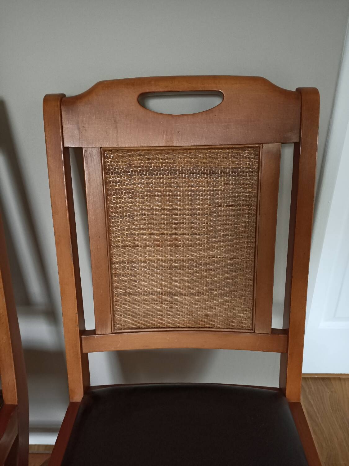 Set of 4 wood and leather chairs