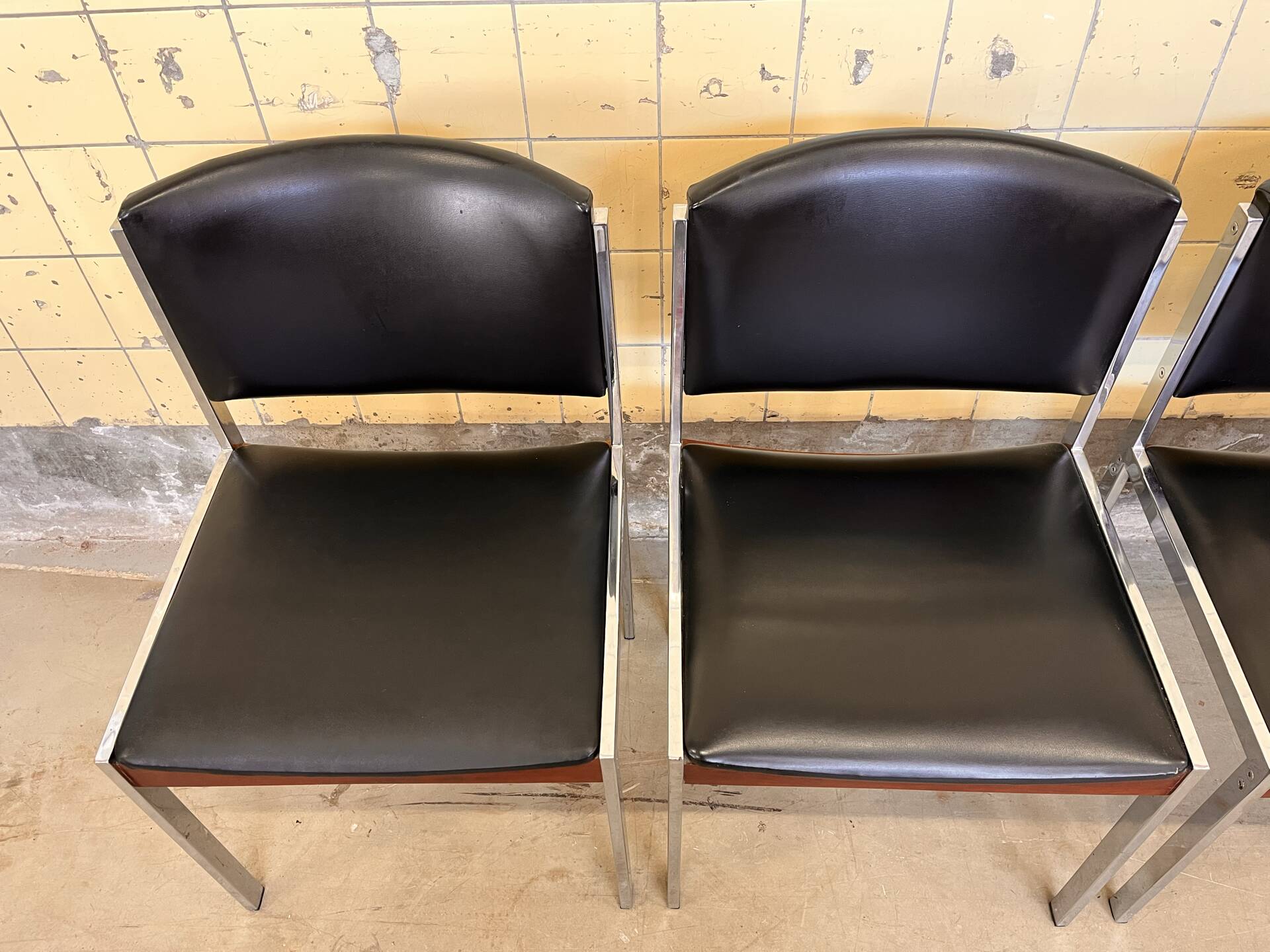 Set of six vintage chairs by Vform