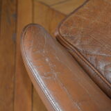 Fauteuil Scandinave en cuir patiné camel