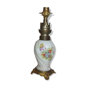 Pied de lampe ancien à motifs de fleurs d'iris en porcelaine et métal