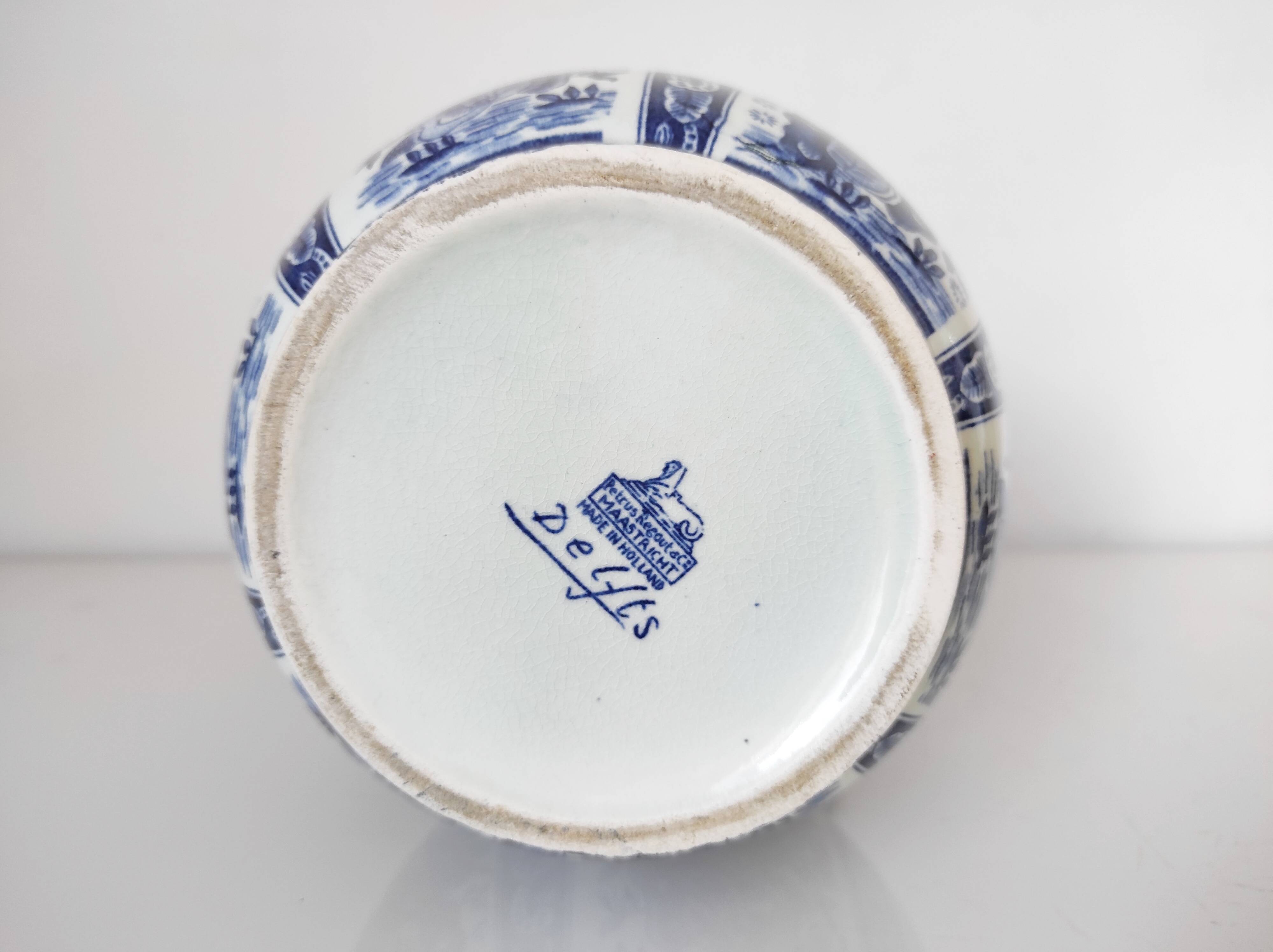 vase petrus regout maastricht delft style