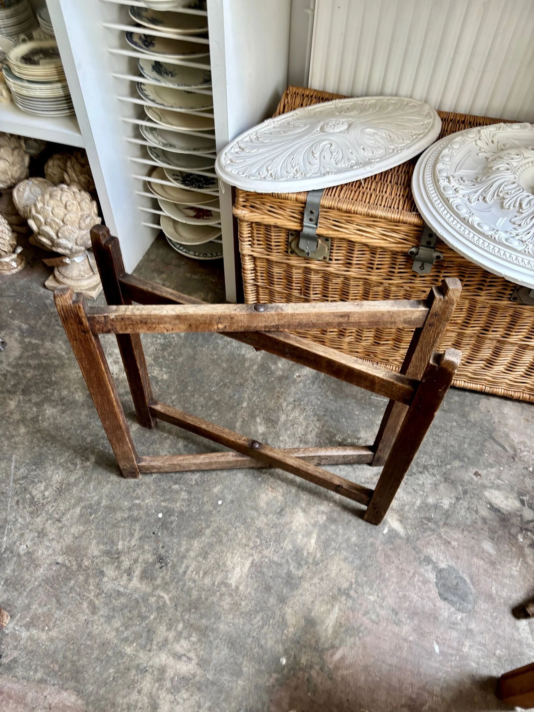 Folding side table in wood ⌀ 81 cm