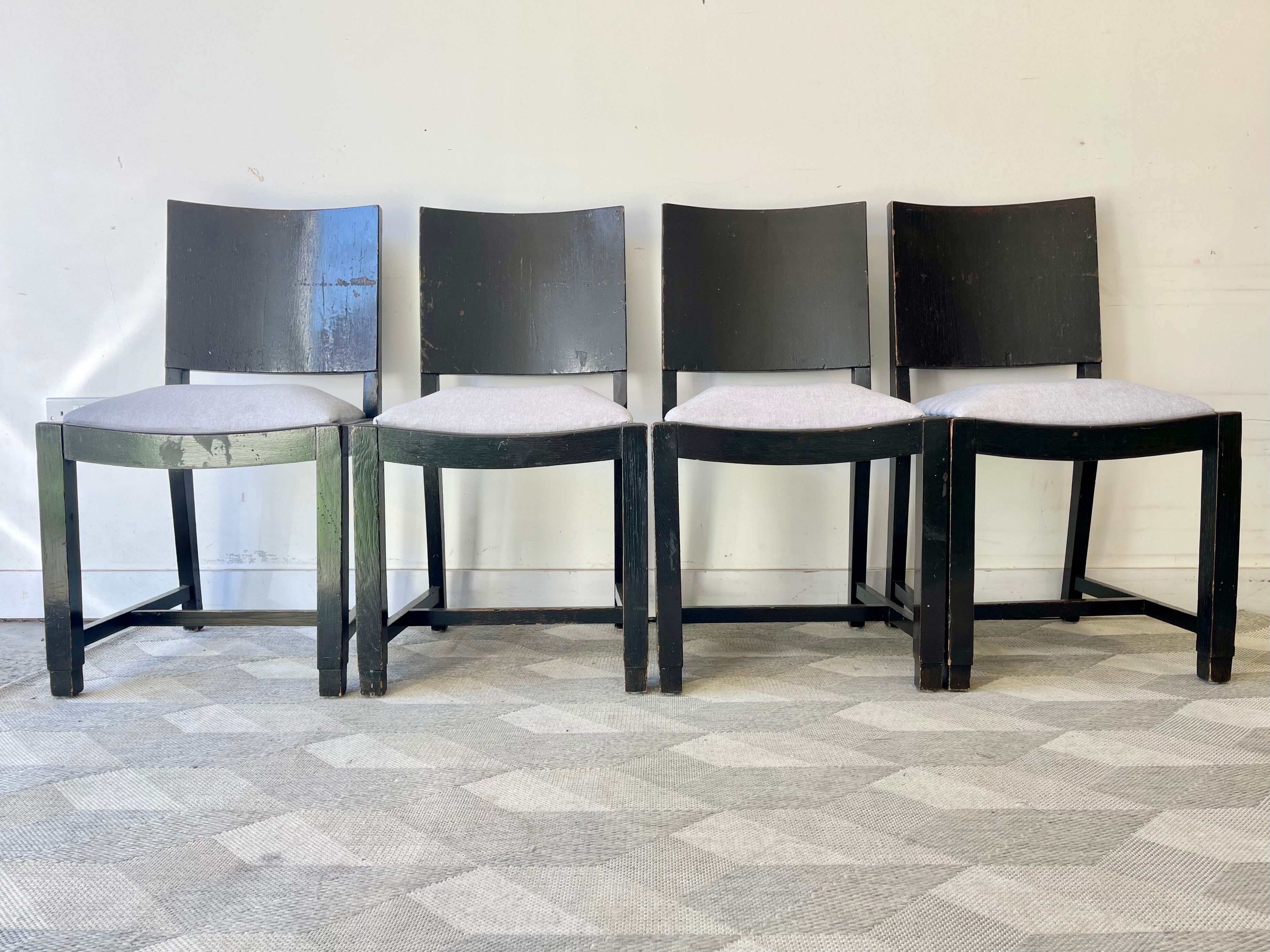 Set de 4 chaises de salle à manger Art Déco en noir