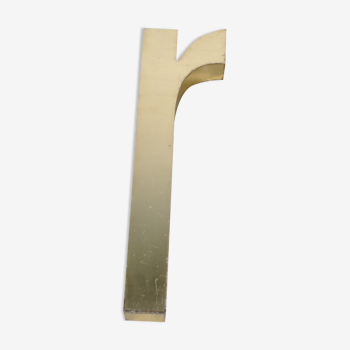 Letter sign in gold metal "R" 1980
