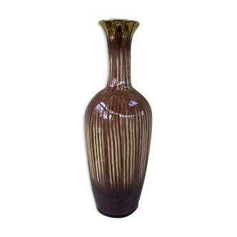 Vase soliflore en céramique émaillée beige et or, numéroté et vintage