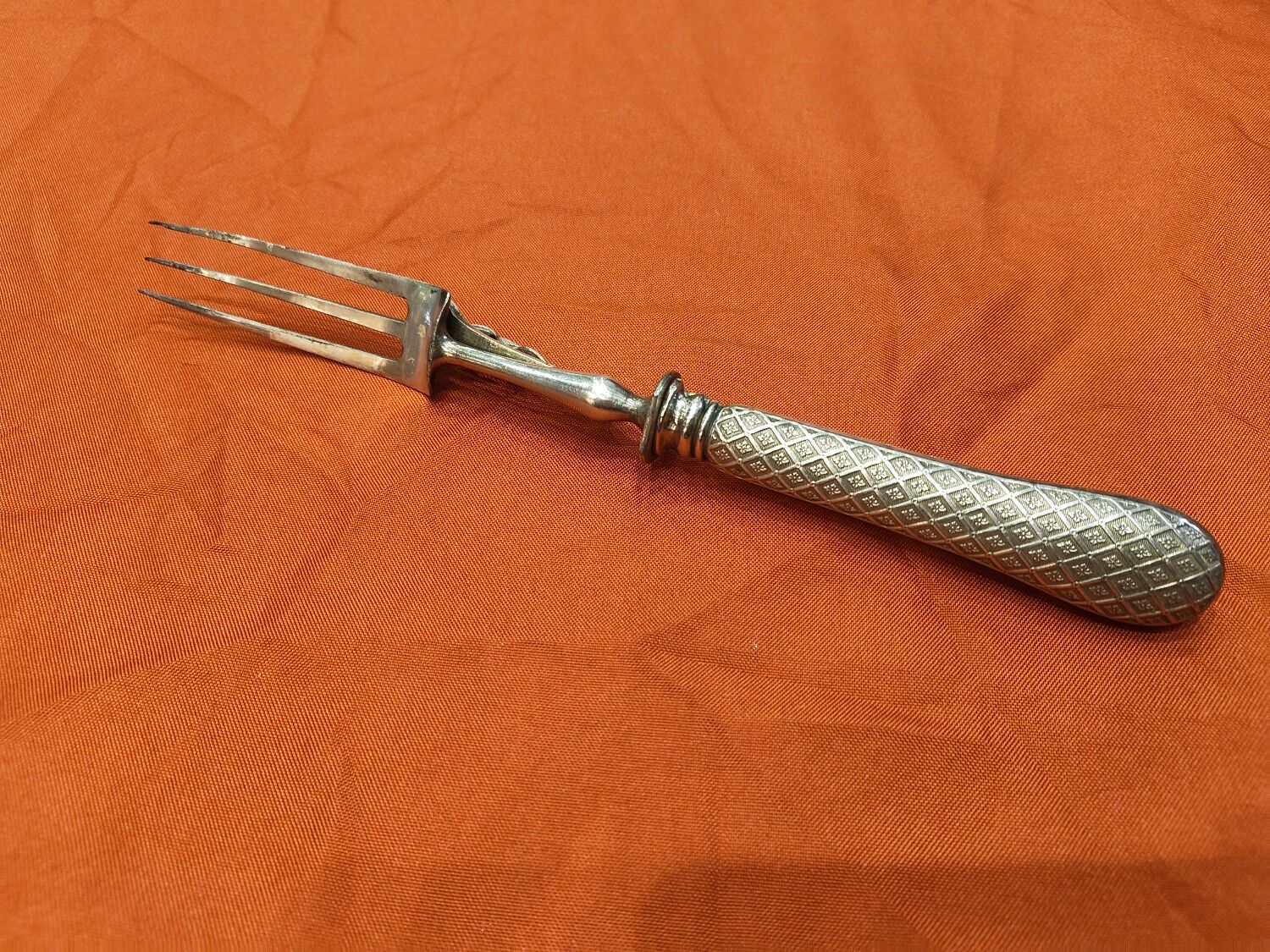 Exceptional cutting set with silver stag.