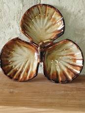 Large scallop shell dish – French earthenware – 1950s–70s – Vintage