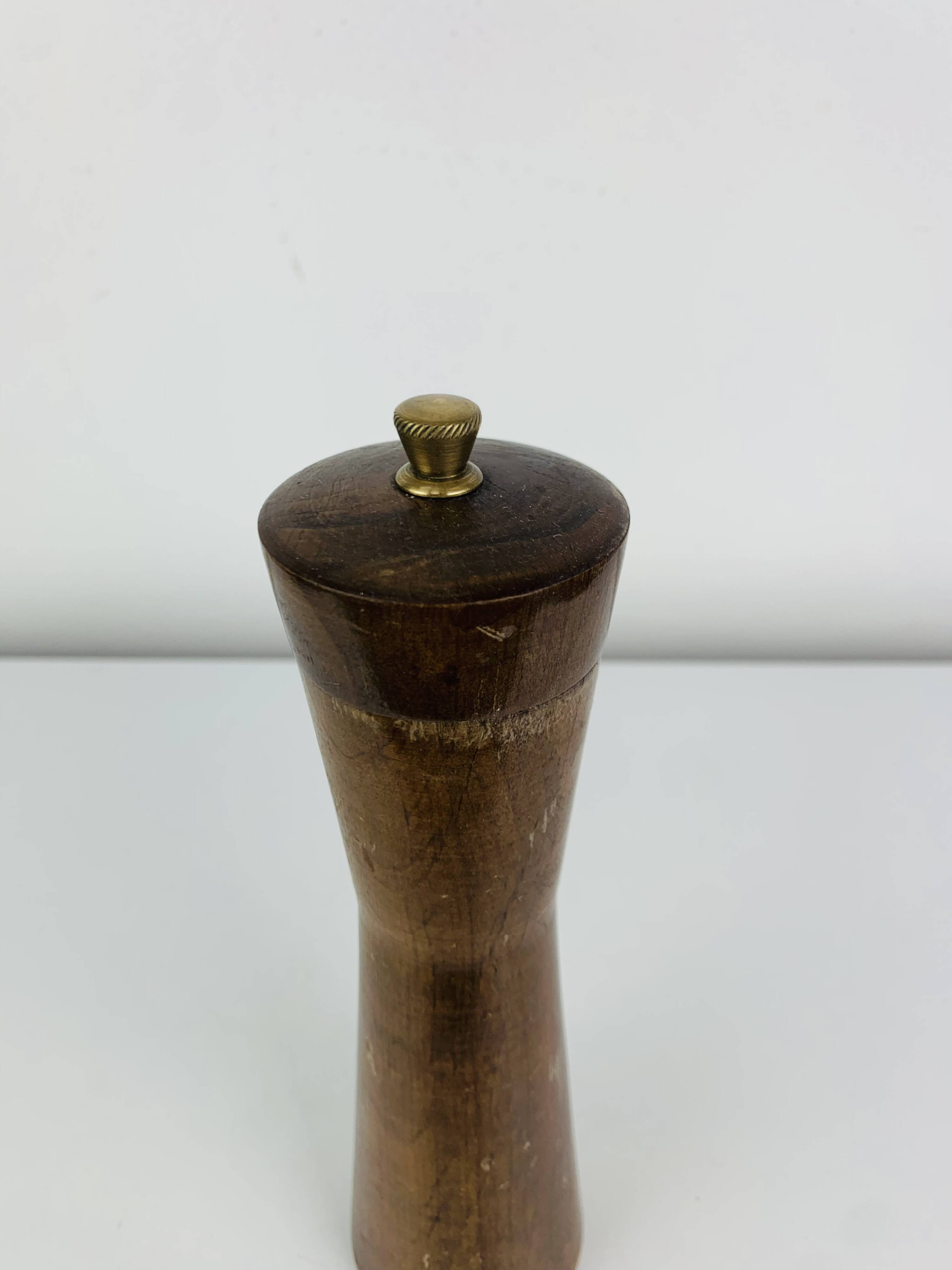 Scandinavian diabolo teak pepper mill/pepper grinder from the 1960s.