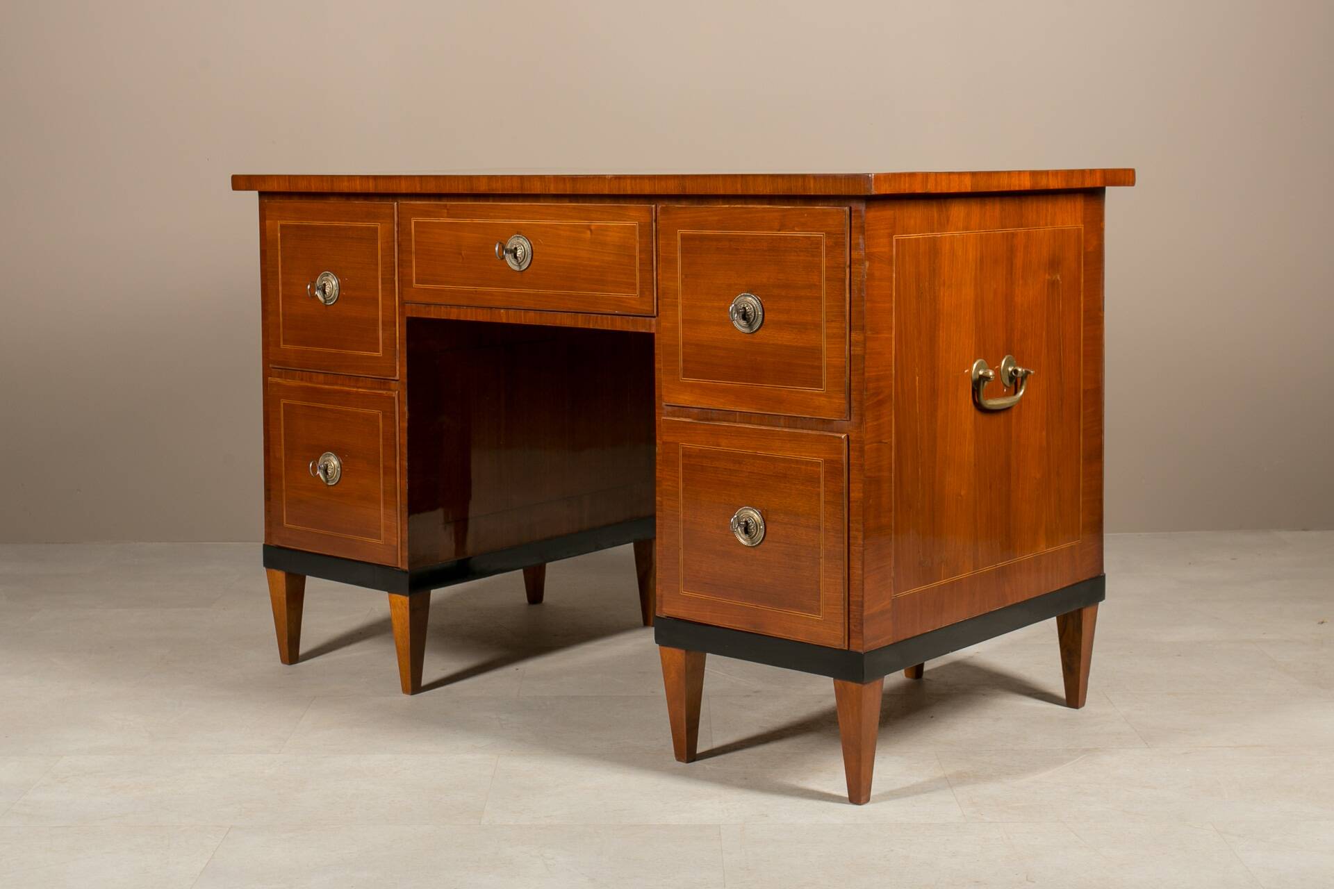 Bureau Biedermeier en placage de noyer, Allemagne, vers 1830