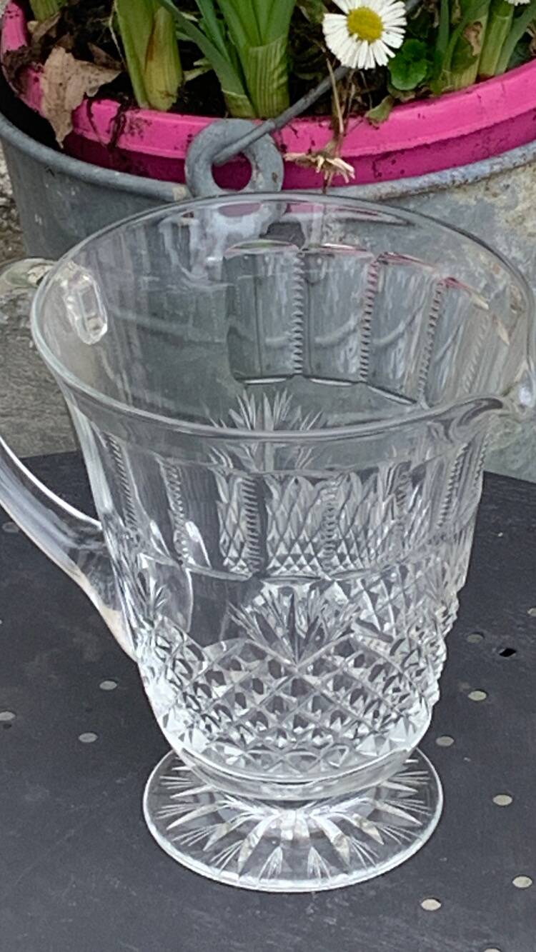 Carafe in transparent glass and crystal, chiseled, old pineapple pattern