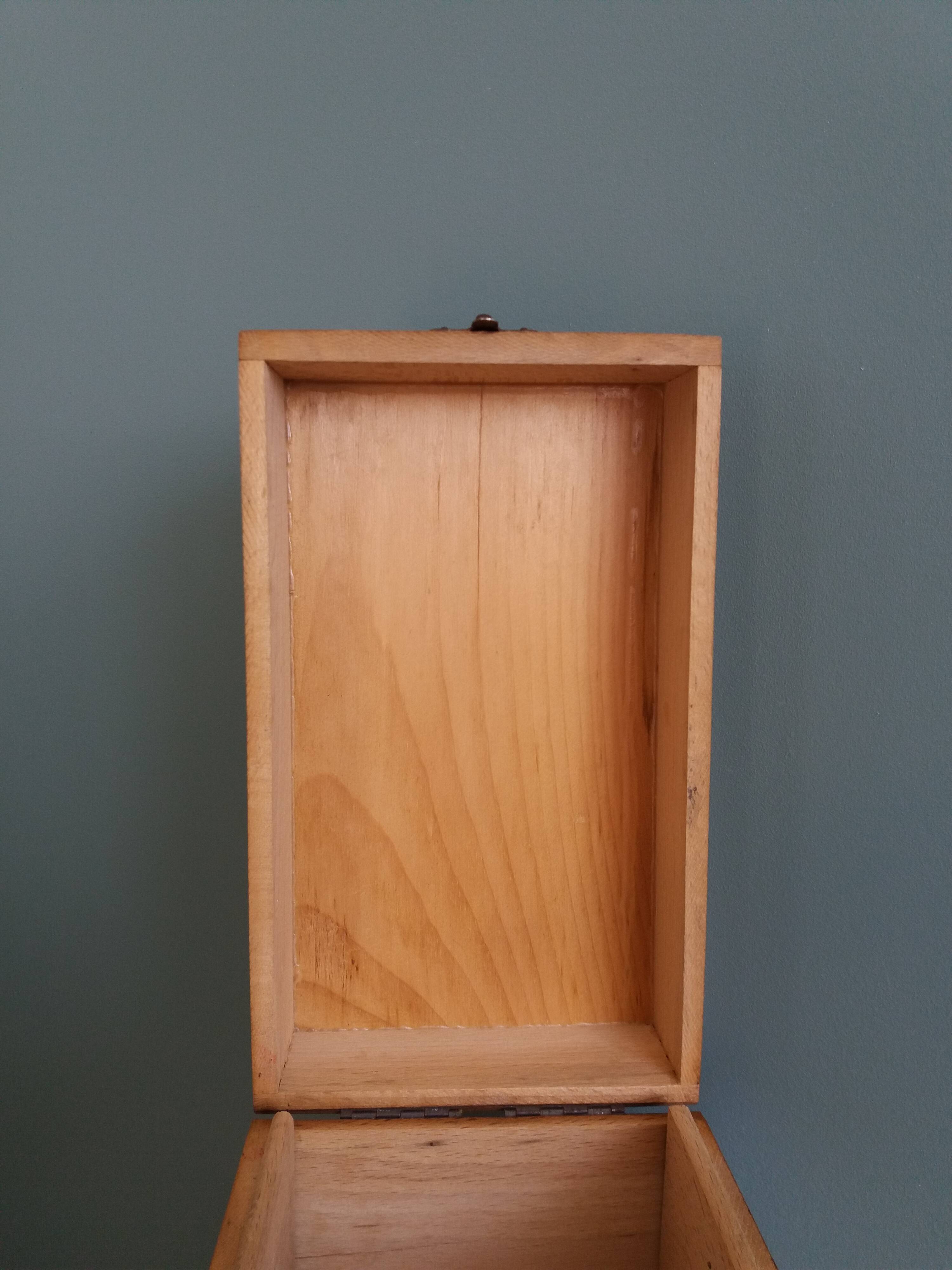 Wooden storage box, empty pocket