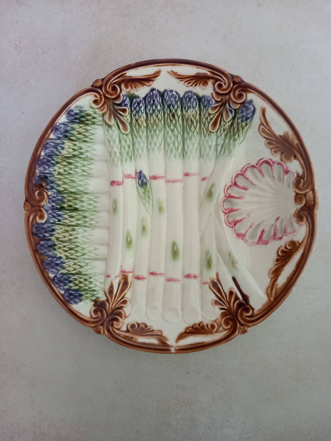 Plate of asparagus in slip