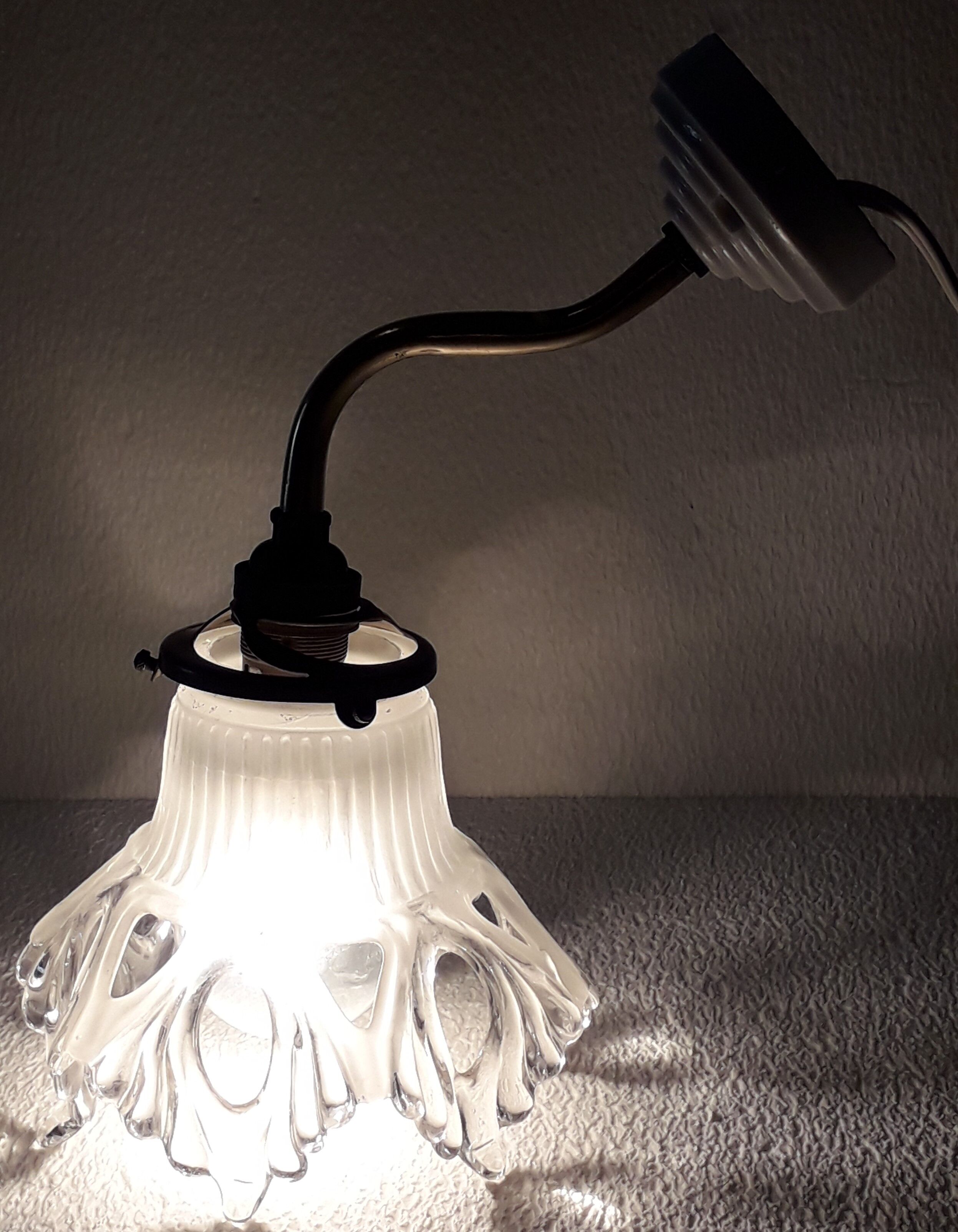 Applique tulipe dentelle en verre