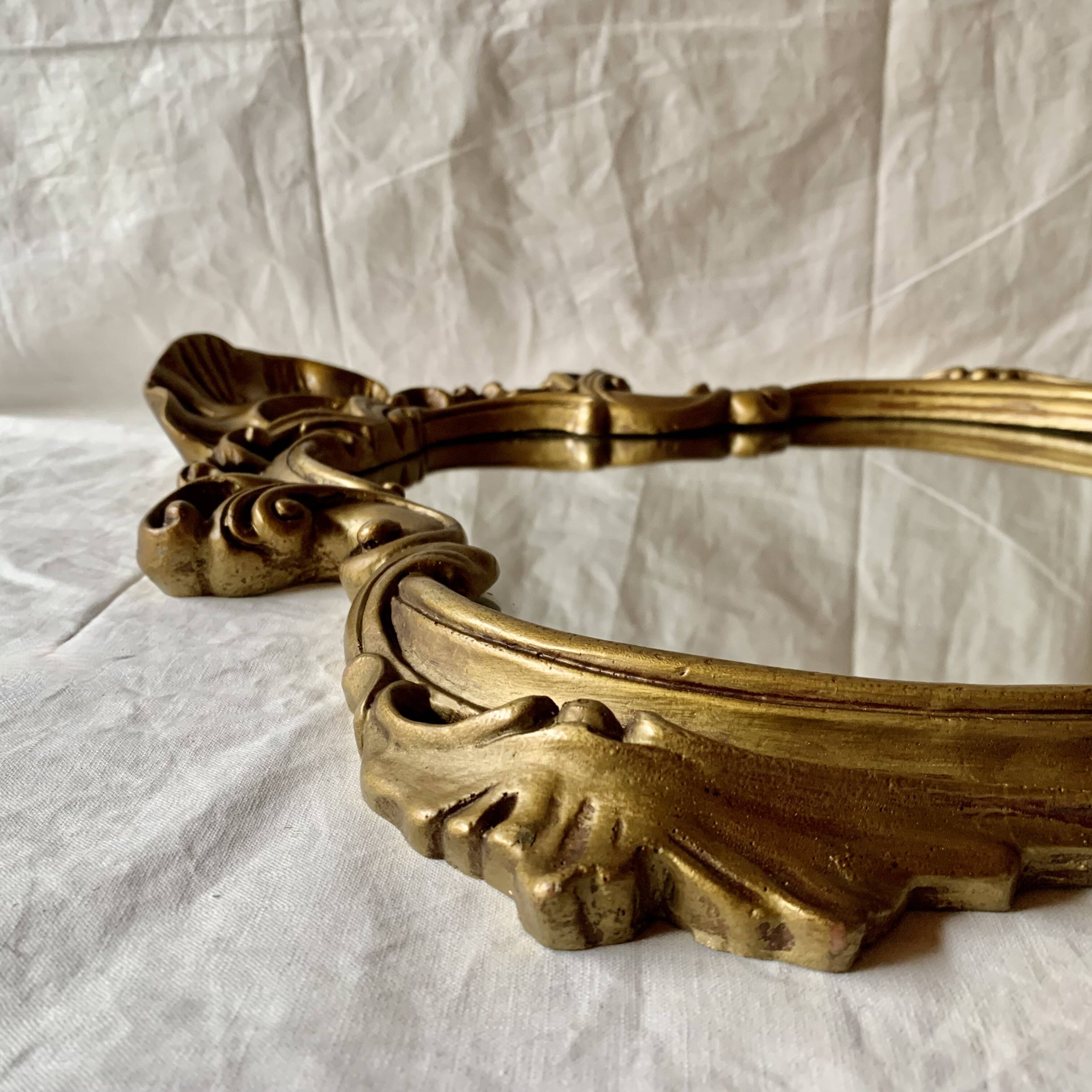 Vintage shell mirror in gold plaster