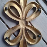 Brass knot tablemat