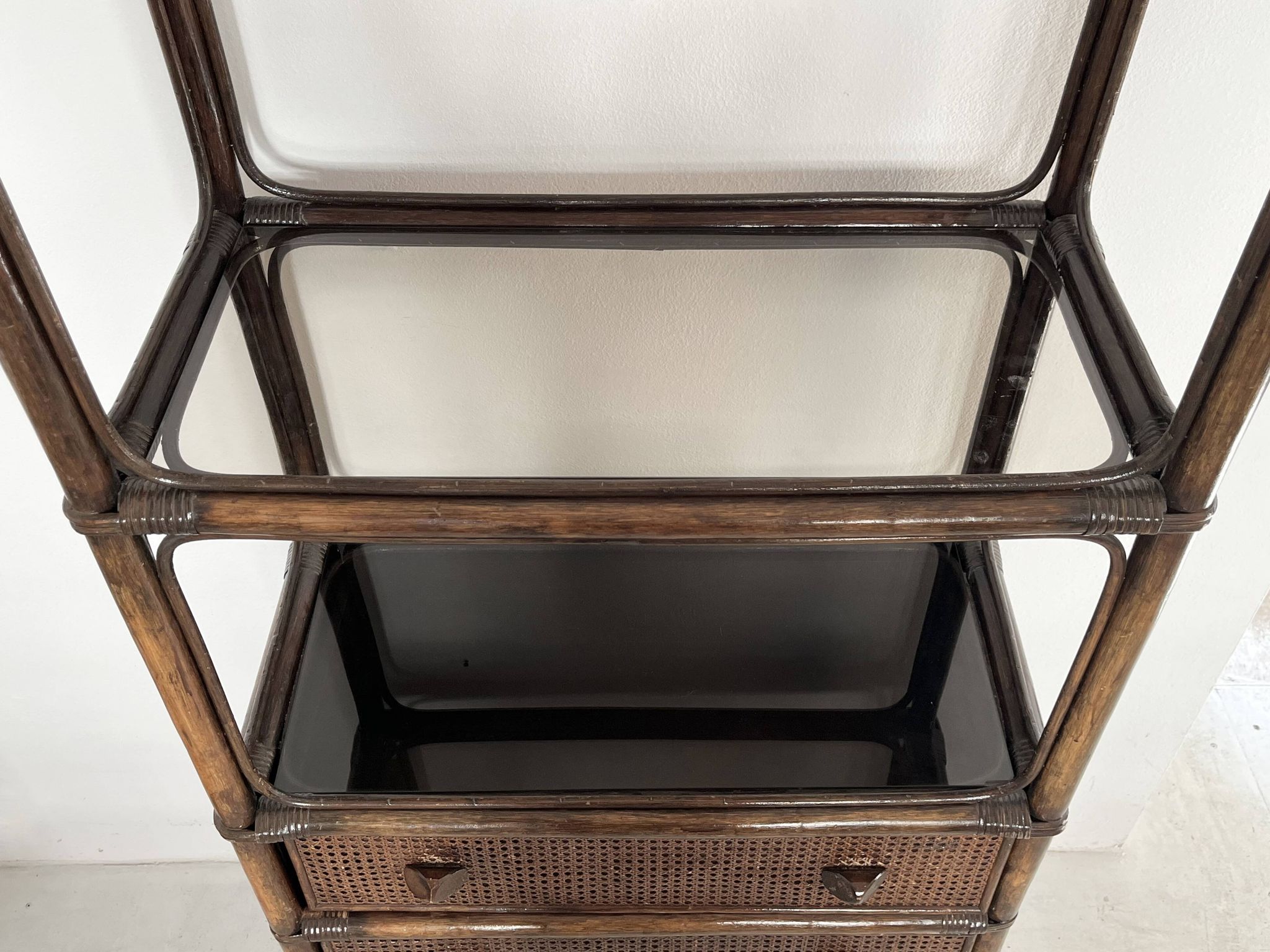 Etagere et commode en rotin