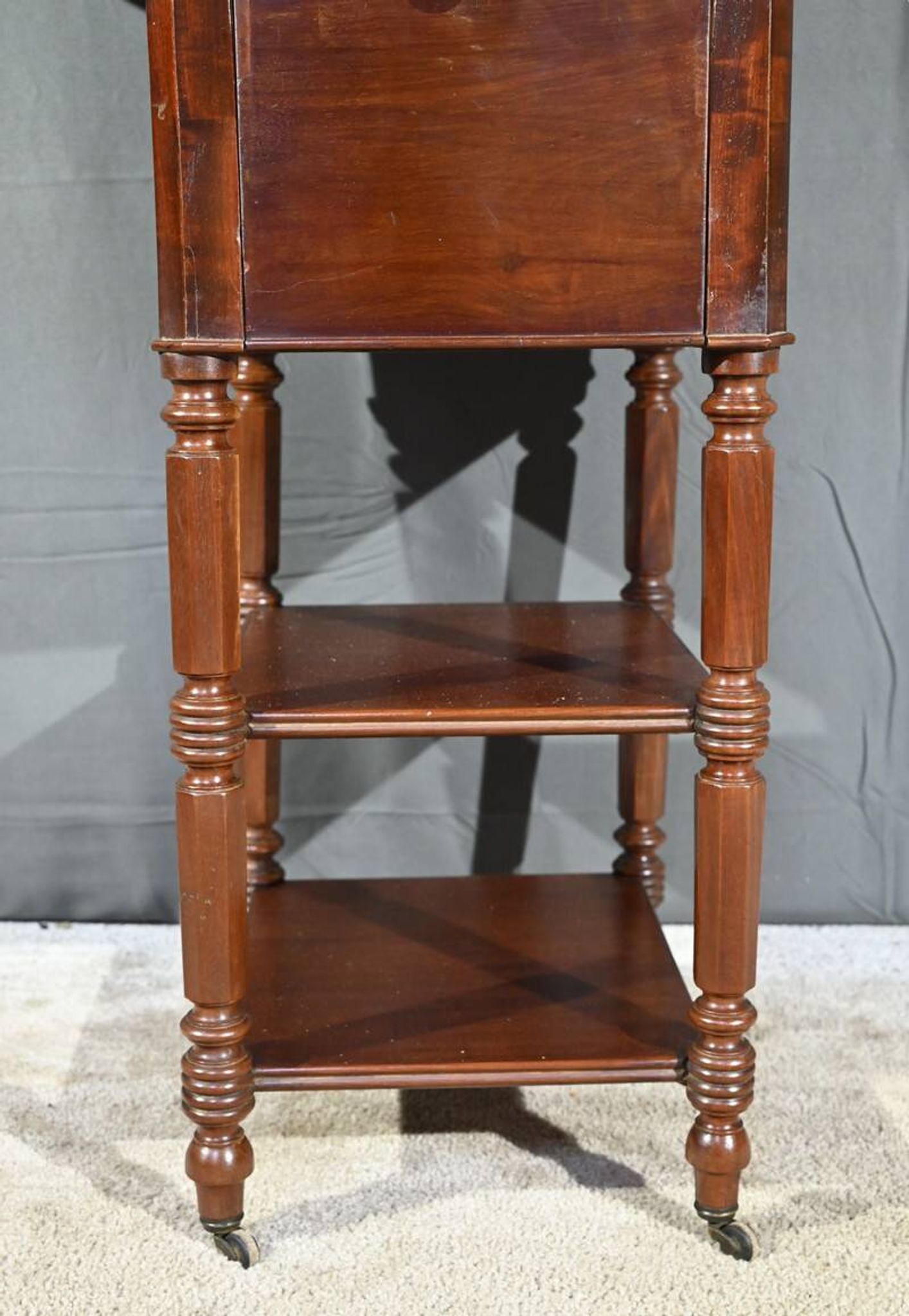 Petite table à volets en acajou, maison lemarchand, a. lemoine – milieu xixe