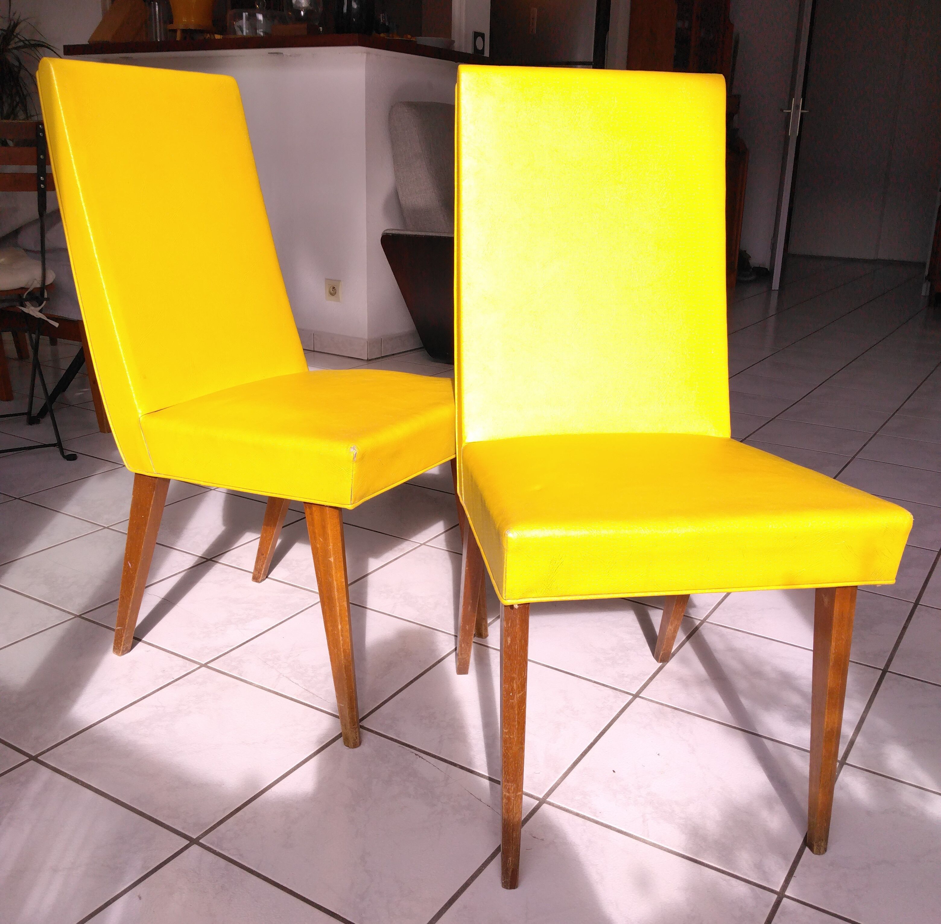 Pair of yellow chairs skaï yellow 60s
