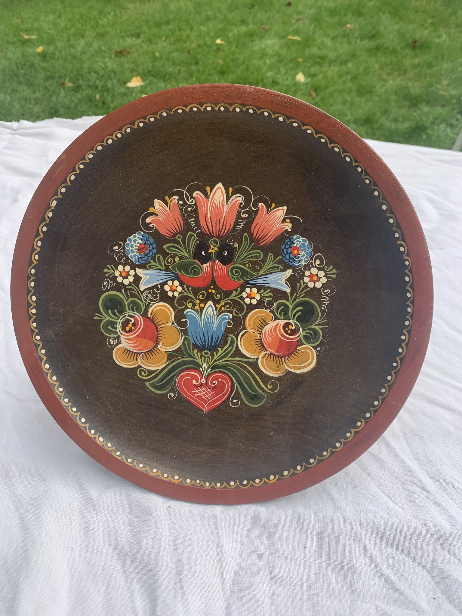 Assiette en bois peinte à la main de karnten Autriche vintage