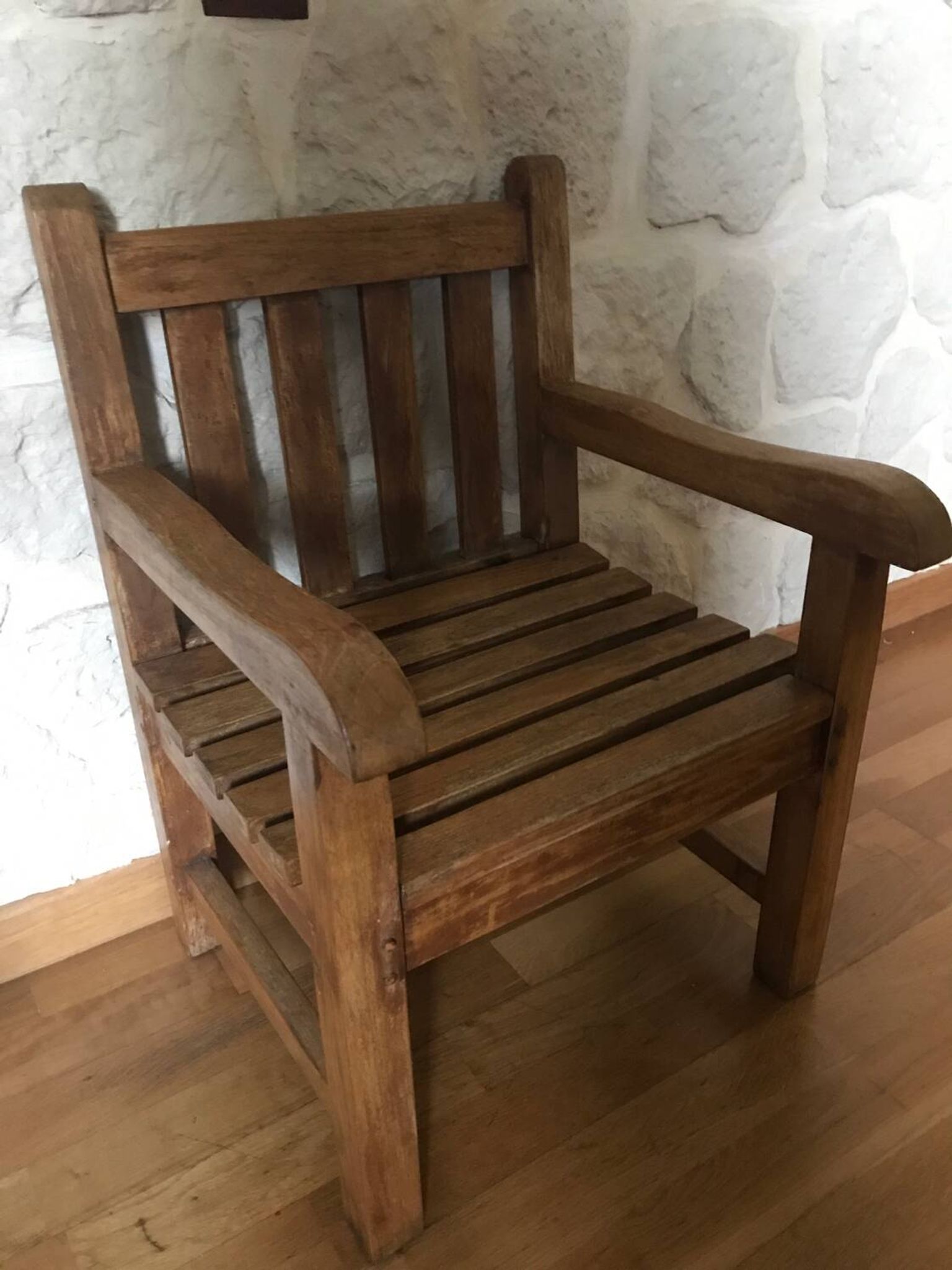 Fauteuil en bois pour enfant