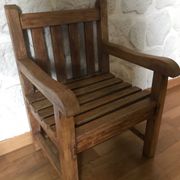 Fauteuil en bois pour enfant