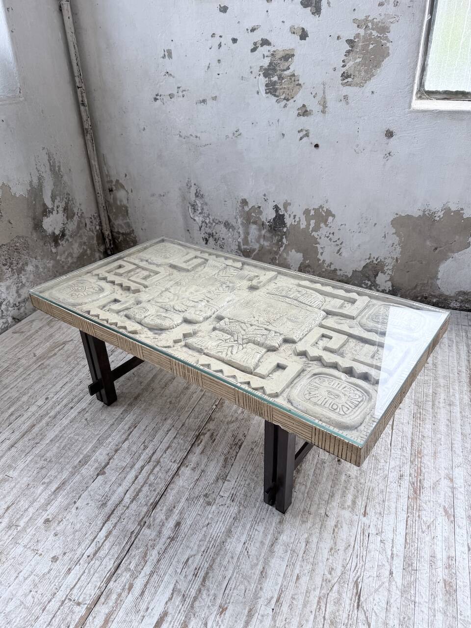 Table basse céramique pierre sculptée style années 50