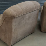 Paire de fauteuils vintage sculpturaux en tissu chenillé côtelé beige