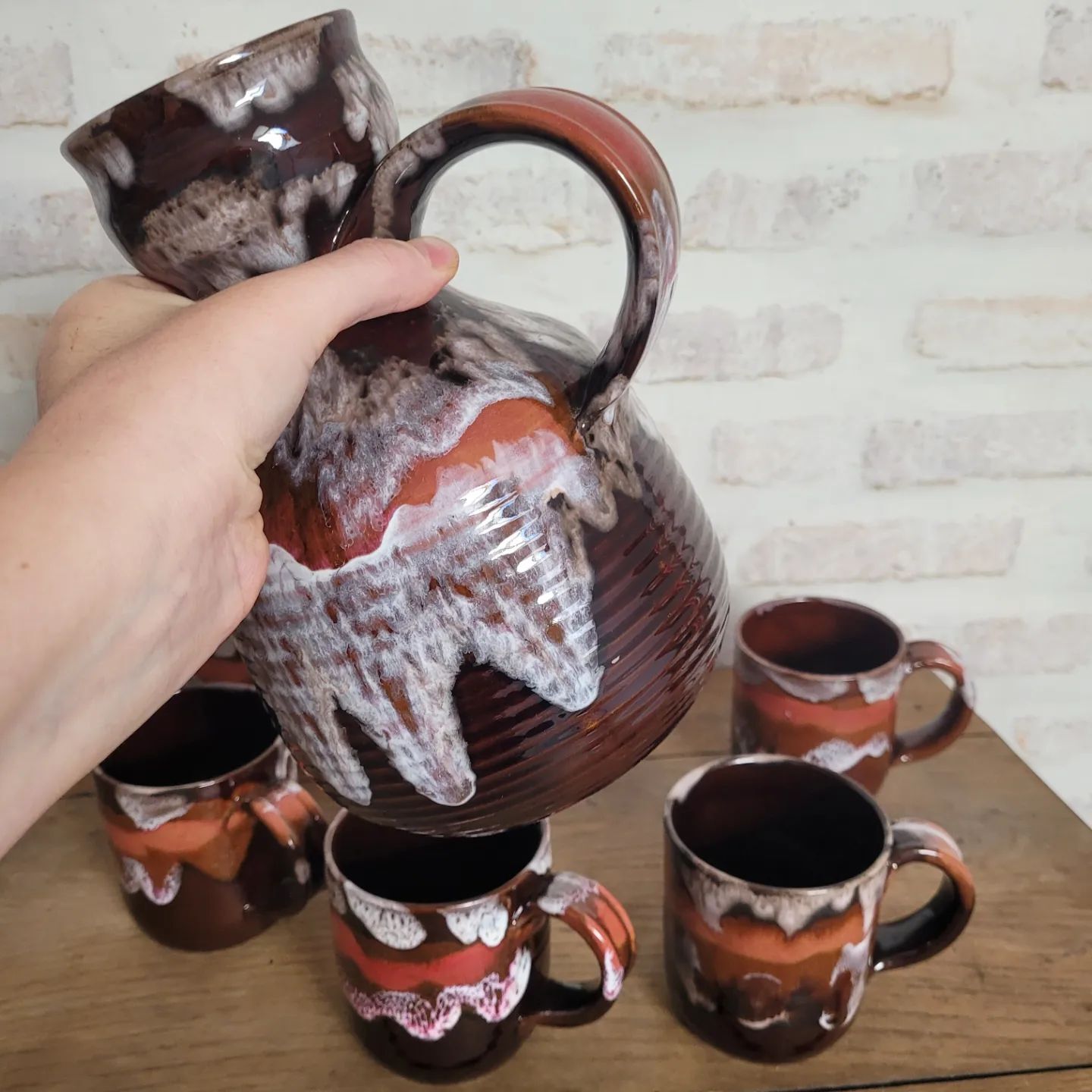 Cup and jug set