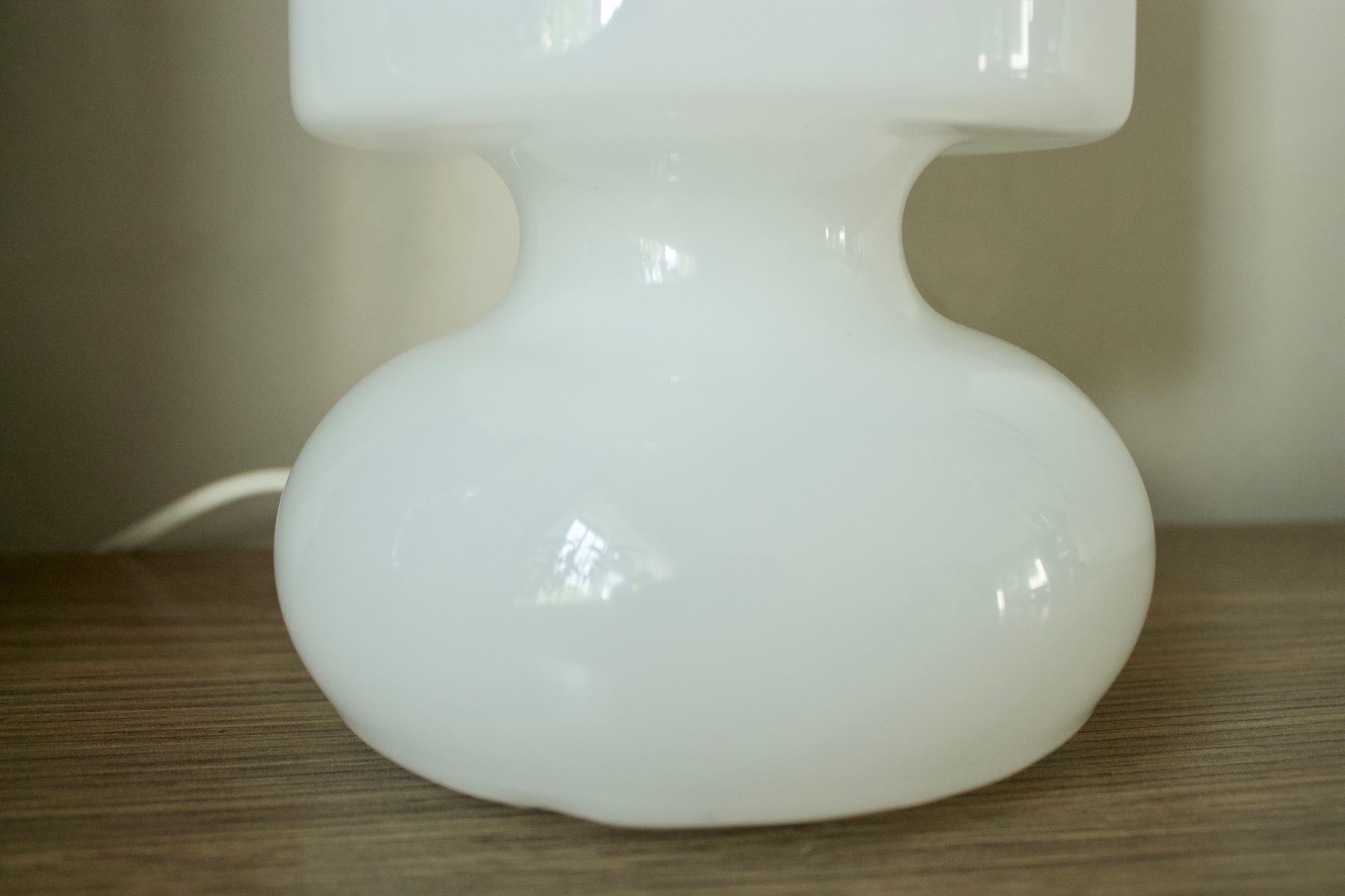 Opaline glass table lamp