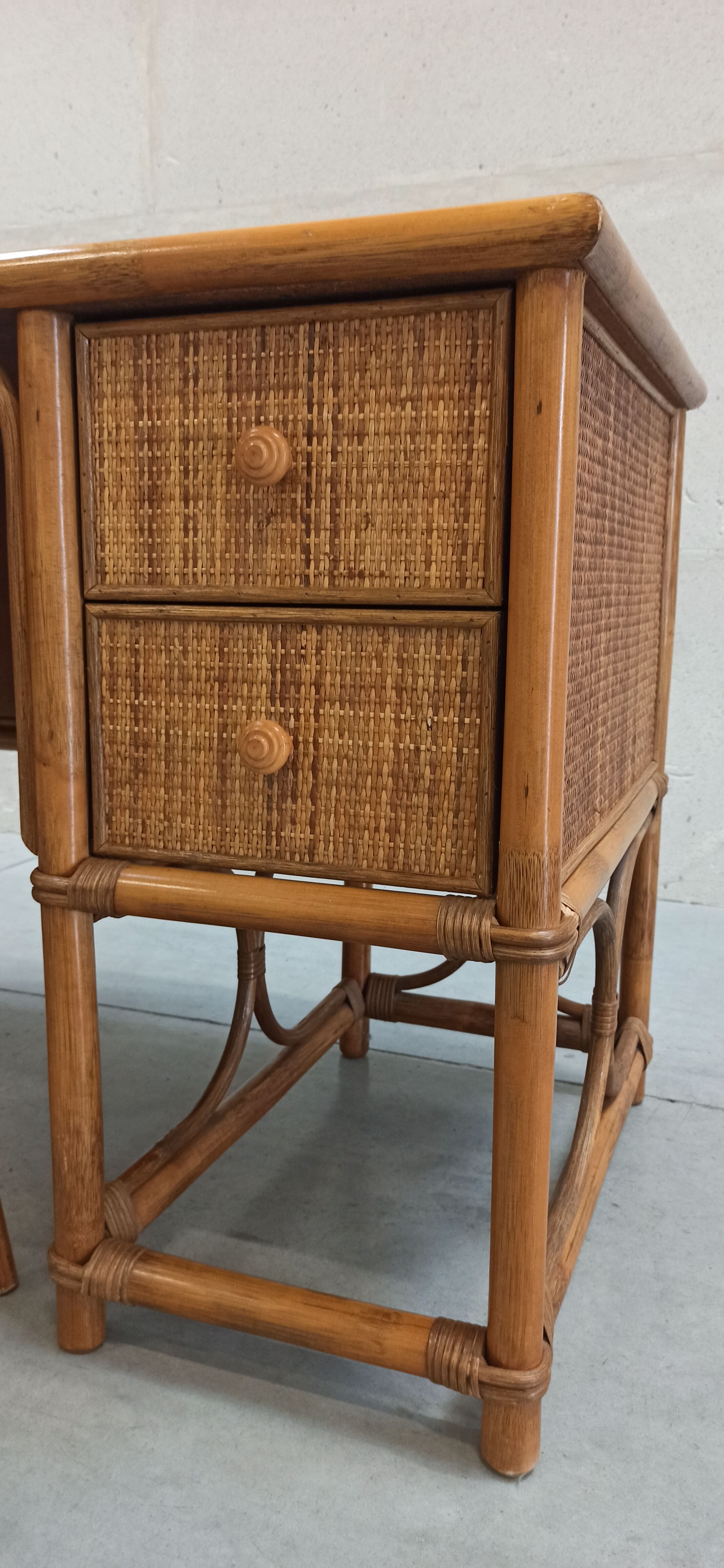 Bureau et chaise en bambou et rotin